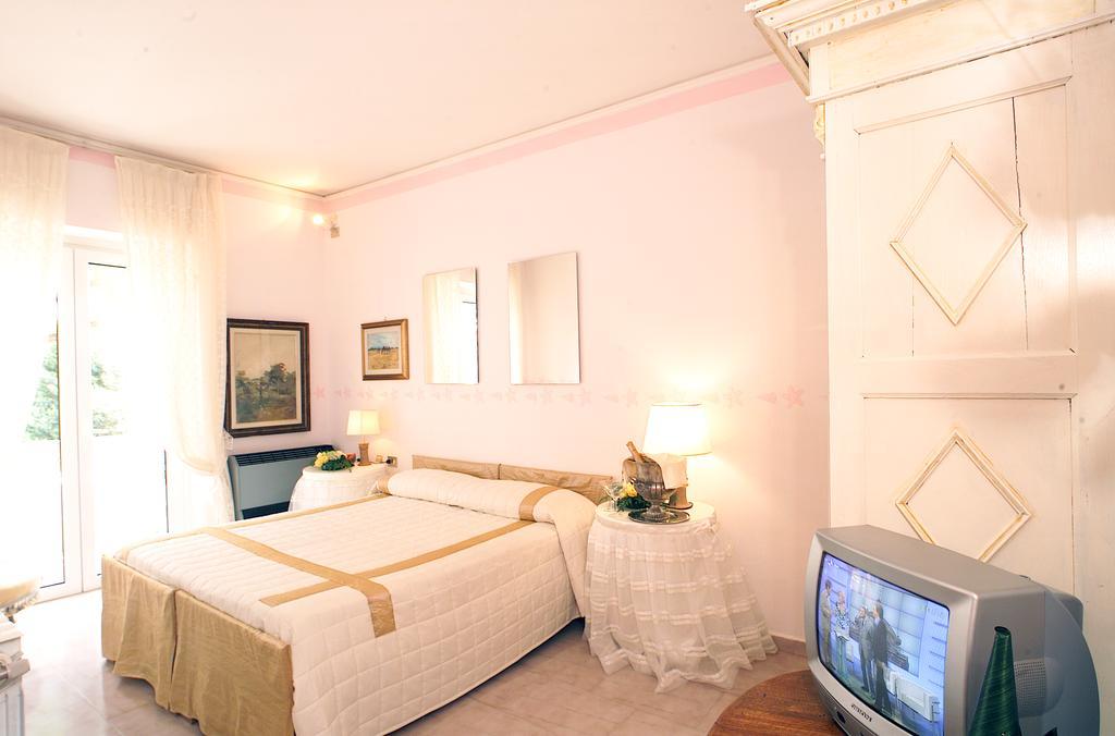 Hotel Velcamare Tarquinia Zimmer foto